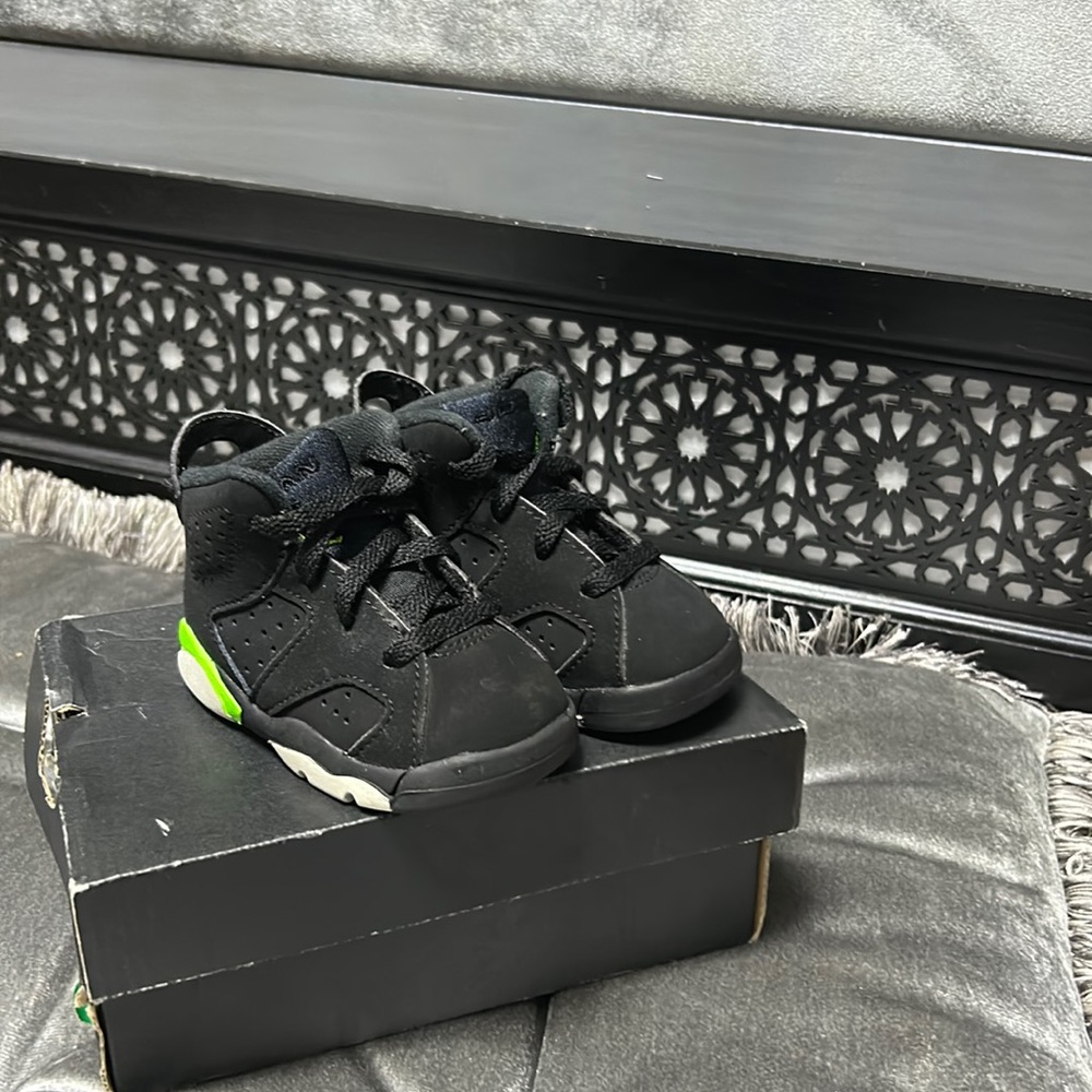 Bay jordan 6 retro shoes
